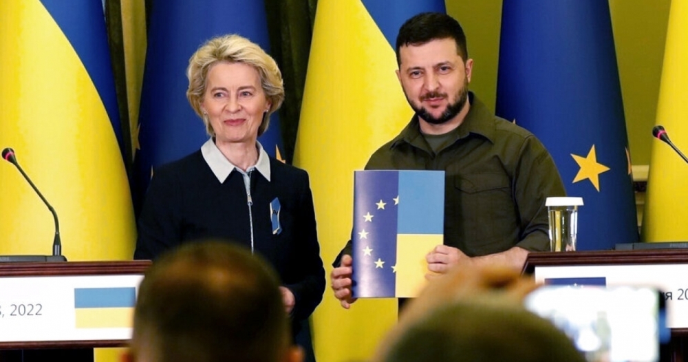 Ukraina mund te antaresohet ne BE, Von der Leyen i dorezon Zelenskyt pyetesorin